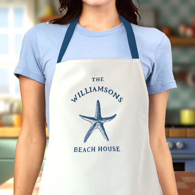 Delantal Personalizado Blue Coastal Starfish Beach House (Woman in a kitchen wearing a white apron with a blue starfish design and The Williamsons Beach House)