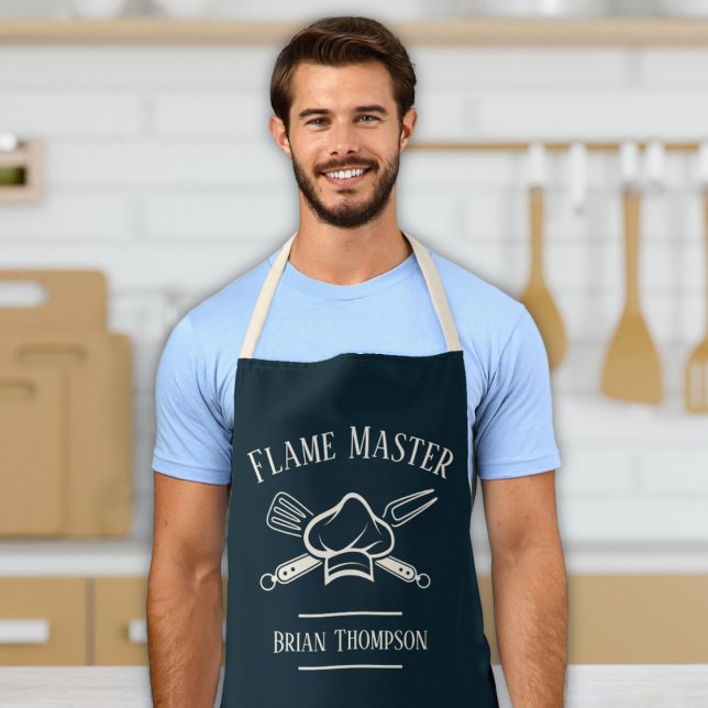 Delantal Personalizado de Chef Hombres Textos y Cocina de N ("Flame Master" customizable men's apron BBQ chef hat with custom name navy blue & cream gift for men)