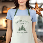 Delantal Personalizado Nombre Familia Navidad Árbol Granja<br><div class="desc">¡Cocina algo de magia navideña con este delantal personalizado! Con el nombre de su familia y el retro diseño de una granja de árboles de Navidad en verde sabio,  es el toque festivo perfecto para el horneado de vacaciones y comidas familiares.</div>