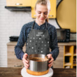 Delantal Pixels grises negros juguetones Personalizado de a<br><div class="desc">Este moderno diseño de delantal cuenta con texto personalizable (Food Artista) y un divertido patrón de píxeles en negro y gris. Es el rincón perfecto para cocinar con estilo.</div>