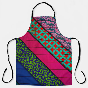 Delantal Prendas rojas y verdes