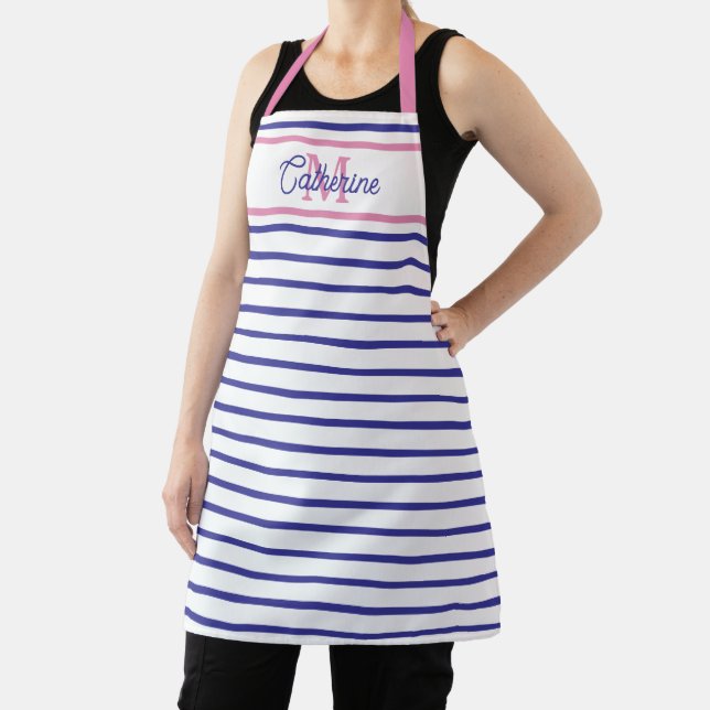 Delantal Preppy Pink and Navy Blue Stripe Simple Monogram (in situ)