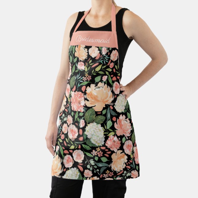 Delantal Primavera Peach Watercolor Floral Black Bridesmaid (in situ)