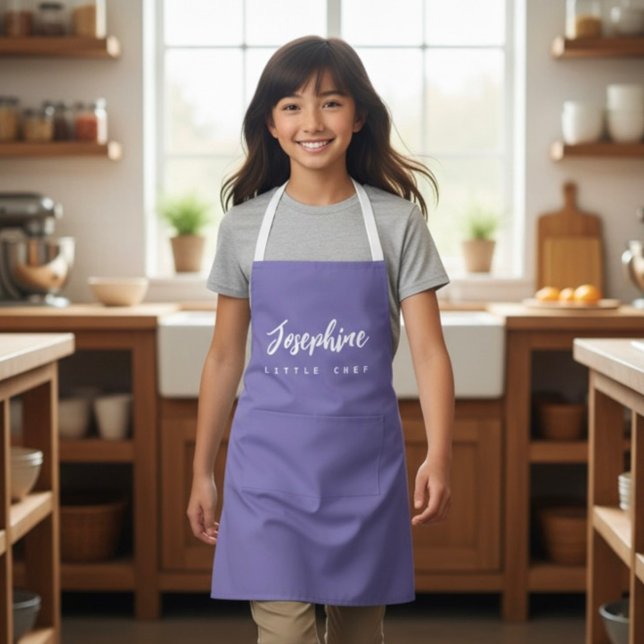 Delantal Purple Little Chef Script Nombre Niños personaliza (Stylish, purple, personalized kids apron)