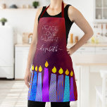Delantal Red Hanukkah Menorah Velas Paz Luz de Amor Negrita<br><div class="desc">"Paz, amor y luz". Aquí hay una forma maravillosa de añadir a la diversión de sus vacaciones horneando. Añade brillo extra a tus aventuras culinarias vacacionales cuando usas este impresionante, colorido y personalizado delantal Hanukkah. Un ilustracion juguetón y artístico de velas de menorah azul con coloridos patrones de Relieve metalizado...</div>