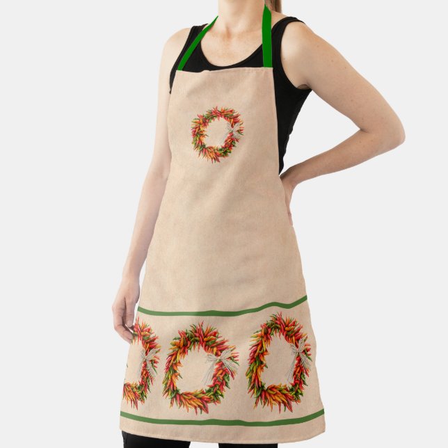 Delantal Ristra Wreath del suroeste de Chile en Adobe Wall (in situ)