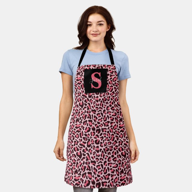 Delantal rosa caliente de monograma con estampado  (Gastado)