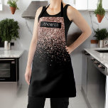 Delantal Rosa Oro Rubor Purpurina Rosa Girly Monograma Nomb<br><div class="desc">Oro Rosa - Purpurina de espuma rosada y negra de Rubor Cepillado con nombre de monograma Metalizado Apron. Esto hace que el dulce perfecto cumpleaños 16, boda, ducha de novia, aniversario, ducha de bebé o fiesta de soltera sea regalo para alguien que ama el lujo glam y los estilos de...</div>