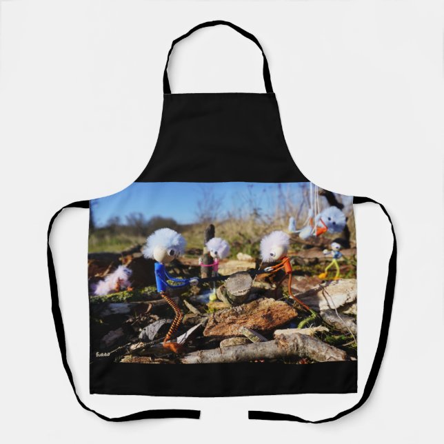 Delantal Samenwerking van Fubby poppetjes op een houtwerkpl (Anverso)