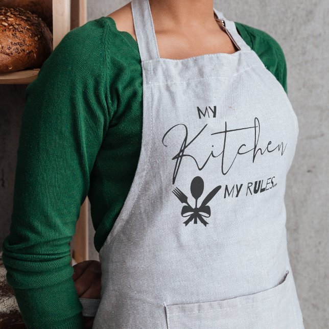 Delantal Sencillo blanco negro MI COCINA MIS REGLAS Apron (Simple Black White MY KITCHEN MY RULES Apron)
