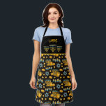 Delantal Sofisticado Hanukkah Menorah Apron<br><div class="desc">Gracias por estar aquí conmigo. Cambia las iniciales o borra, y tienes una adorable delantal para un regalo o para ti mismo. Ver mis populares COLECCIONES por favor incluyendo APRONS, Hanukkah y Días Sagrados, y más. Por favor, ven a Zazzle a través de mi enlace: https://www.zazzle.com/store/sharonrhea ... . o https://www.zazzle.com/store/ornaments_only...</div>