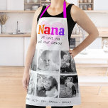 Delantal Te queremos Nana Collage de fotos arcoiris colorid<br><div class="desc">"Te queremos Nana y tu cocina". Ella ama cada minuto con sus nietos. Añada brillo extra a sus aventuras culinarias cada vez que usa este elegante, sofisticado, sencillo y moderno delantal. Una imagen divertida, caprichosa y elegante de una tipografía audaz de color arcoiris y tipografía manuscrita negra superponen un corazón...</div>