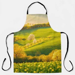 Delantal Tranquil rural landscape in sunbeams. Beautiful su