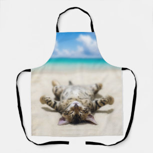 Delantal Un gato tomando el sol en la playa