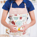 Delantal Una Cocina Moderna Y Divertida<br><div class="desc">Funny Baking Saying Modern Kitchen Pink Apron presenta un colorido patrón de cocina con el texto editable "El hornear es más barato que la terapia" en la tipografía de escritura moderna. Perfecto regalo para Navidades, cumpleaños, Día de la Madre y para los que disfrutan cocinando. Diseñado por ©Evco Studio www.zazzle.com/store/evcostudio...</div>