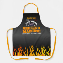 Una máquina parrilladora en blanco y negro arde