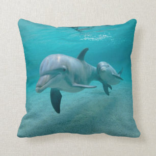 DELFÍN CON LA ALMOHADA DEL BECERRO
