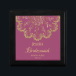 Delicada caja de regalo de oro y dama de honor ros<br><div class="desc">Hermoso y elegante emblema dorado regalo de dama de honor que es personalizado.</div>