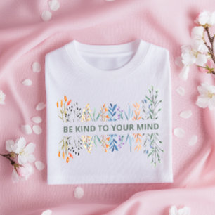 Delicada camiseta floral de autocuidado