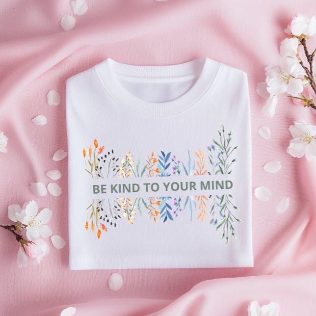 Delicada camiseta floral de autocuidado (Subido por el creador)