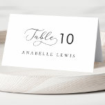 Delicada tarjeta de Boda de script con nombre de i<br><div class="desc">Ayude a sus huéspedes a encontrar su mesa boda con estas elegantes tarjetas de lugar,  con un delicado y delicado guión y detalles editables. Personalizar fácilmente haciendo clic en la opción "personalizar".</div>