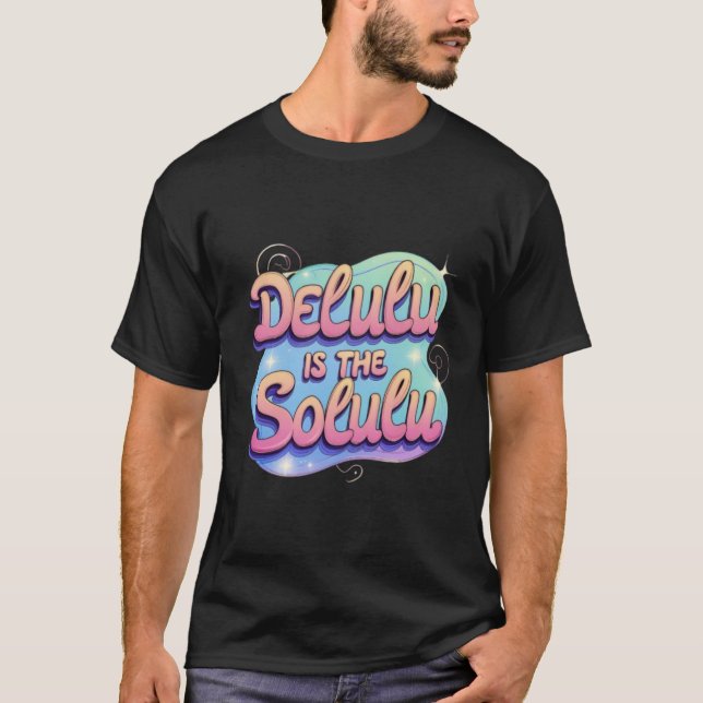 Delulu es la camiseta Solulu -juguetona inspirada  (Anverso)