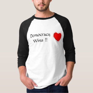 Democracia gana camisa de raglan
