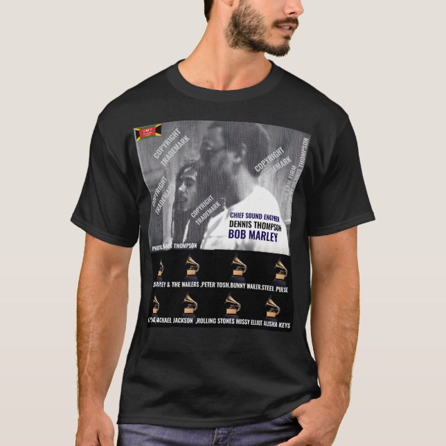DENNIS THOMPSON. Camiseta oscura básica (Anverso)