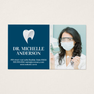 Dentist Holding Dental Tools   Logotipo dental