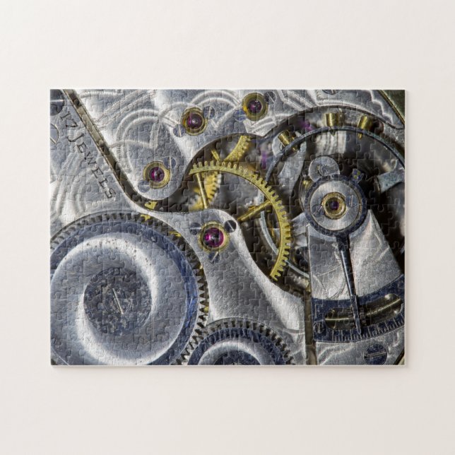 Dentro de un rompecabezas de relojes de bolsillo (Horizontal)