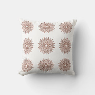 Descubre Cojines decorativos únicos en Zazzle para