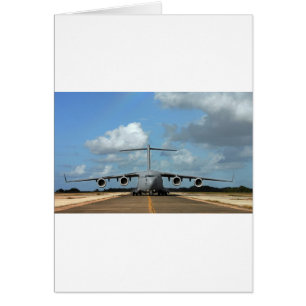 Desembarco de avión de carga militar