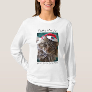 Despiérteme encima de la camisa del gato de Santa