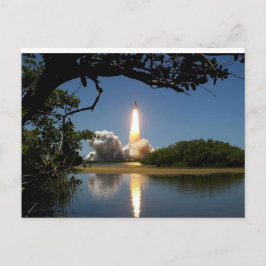 Desplome de cohetes en postal espacial