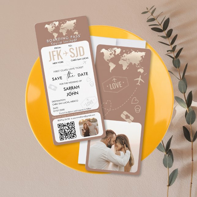 Destino del billete de avión con tarjeta de embarq (modern mocha mousse boarding pass wedding save the date, with photo and golden world map)