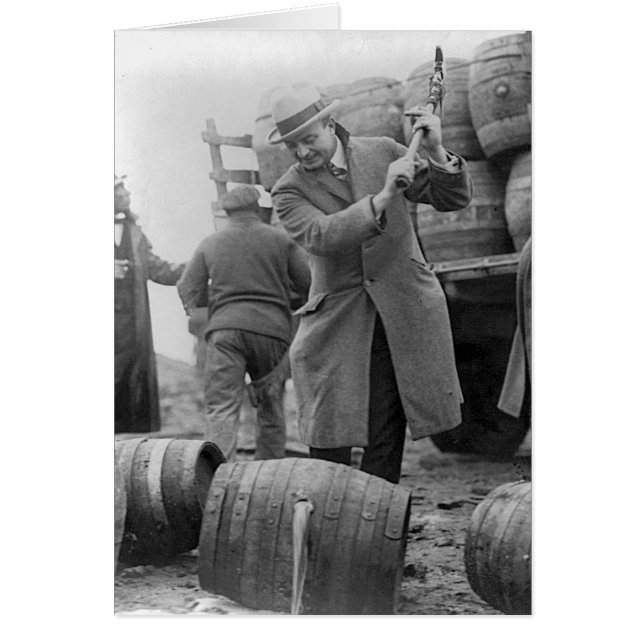Destruyendo barriles de cerveza, 1924 (Frente)