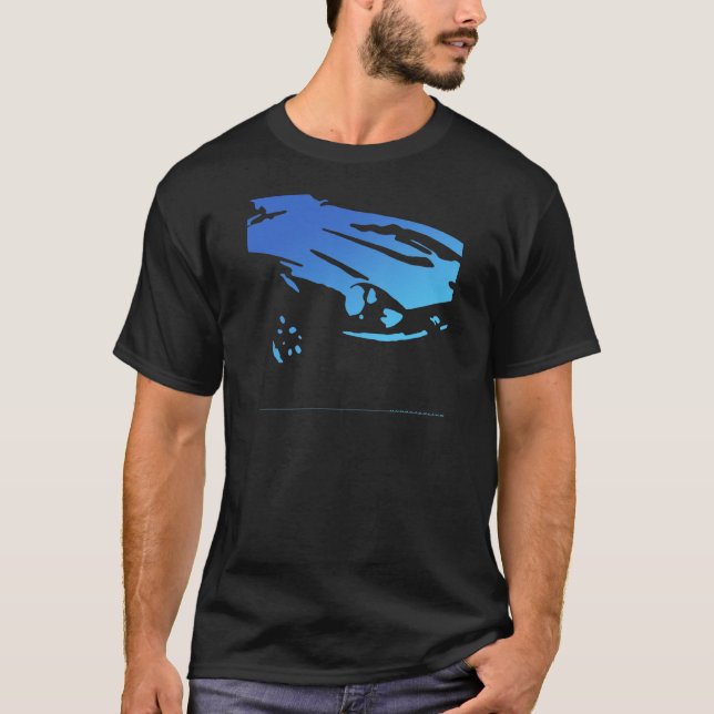 Detalle de Datsun 240Z - azul en la camisa oscura (Anverso)