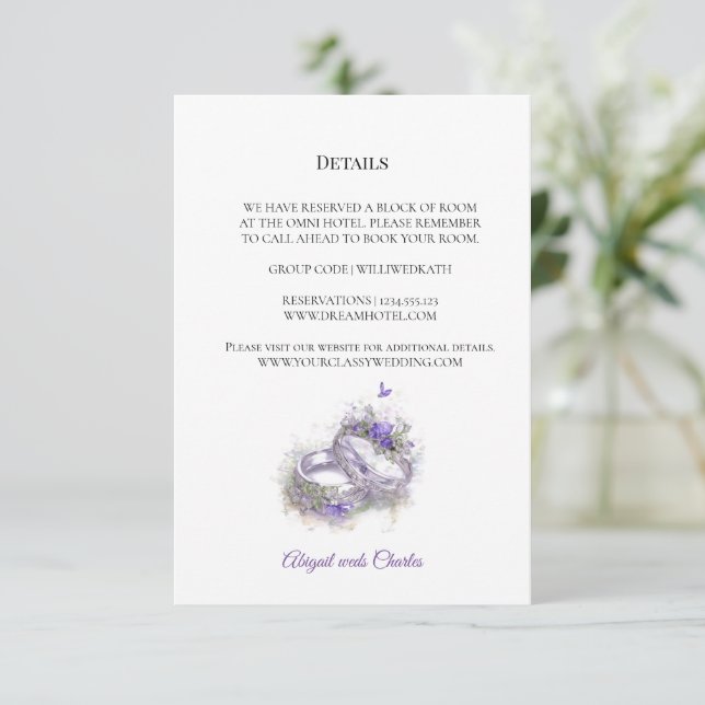 Detalle de la invitación a la boda Lilac moderna (Anverso de pie)