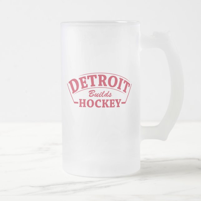 Detroit construye una taza de vidrio escarpado de  (Derecha)