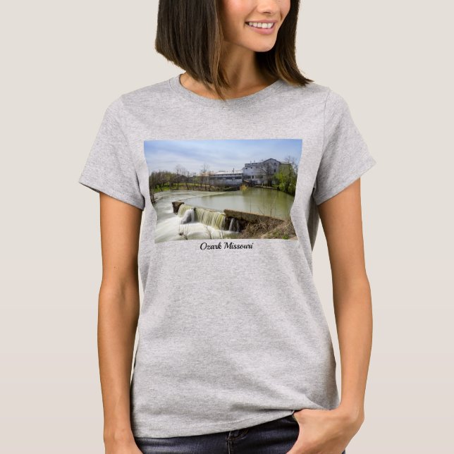 Día De Primavera En La Camiseta Ozark Mill (Anverso)