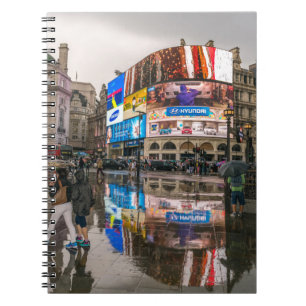 Día lluvioso en un cuaderno de Piccadilly Circus