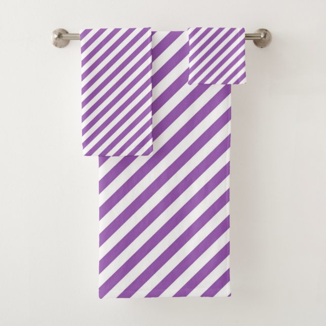 Diagonal purple and white stripes pattern (In situ)