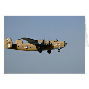 Diamond Lil B-24 Bomber, aterrizando en Oshkosh,