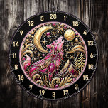 Diana Aúlles De Lobo Rosado Bajo La Luna Dorada<br><div class="desc">Eleva tu sala de juegos con este encantador tablero de dartboard donde un lobo rosa grita bajo una brillante luna de oro. La impresionante mezcla de tonos rosa y dorado crea una pieza central única que simboliza la fuerza, la individualidad y el atractivo cautivador de la naturaleza salvaje. La silueta...</div>