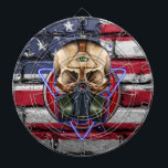 Diana Bandera americana del Biohazard del cráneo de<br><div class="desc">Dartboard de la piedra de la bandera americana de la apocalipsis del biohazard del cráneo del gasmask de Steampunk.</div>