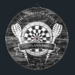 Diana Boda de nombres personalizados de familia de mader<br><div class="desc">Celebra tu día especial con el tablero Dart Boda de nombres personalizados de familia de madera blanca y negra. Con un diseño monocromático intemporal, este tablero puede ser personalizado con el apellido de la pareja, lo que lo convierte en un toque de queda único o un regalo de boda juguetón....</div>