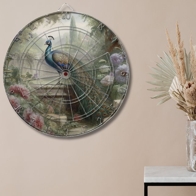 Diana Botánico: pavo real en las escaleras en un jardín  (Subido por el creador)