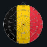 Diana Cartel con bandera de Bélgica<br><div class="desc">Transforme su sala de juegos en un homenaje a la herencia belga con nuestro tablero con la bandera de Bélgica! Diseñado con meticulosa atención a los detalles, este tablero muestra orgullosamente las icónicas franjas verticales negras, amarillas y rojas de la bandera belga, que simbolizan la rica historia y el orgullo...</div>