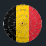 Diana Cartel con bandera de Bélgica<br><div class="desc">Transforme su sala de juegos en un homenaje a la herencia belga con nuestro tablero con la bandera de Bélgica! Diseñado con meticulosa atención a los detalles, este tablero muestra orgullosamente las icónicas franjas verticales negras, amarillas y rojas de la bandera belga, que simbolizan la rica historia y el orgullo...</div>