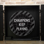 Diana Cita de caverna de hombre negro<br><div class="desc">El Black Man Cave Quote Dart Board tiene un diseño moderno de rayas negras y grises con una inspiradora cita "Los ganadores nunca renuncian" para esos jugadores competitivos —un regalo perfecto para él, su esposo o su padre. Cambie el presupuesto si lo desea con la sección "Personalizar esta plantilla". Obra...</div>